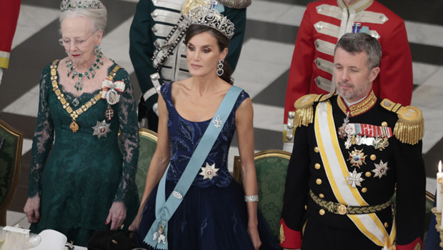 Kraliyet sarayının duvarlarını sarsan ihanet iddiası: Dedikodu misafirlerin memleketinden geldi… Önce park gezisi sonra dans gecesi